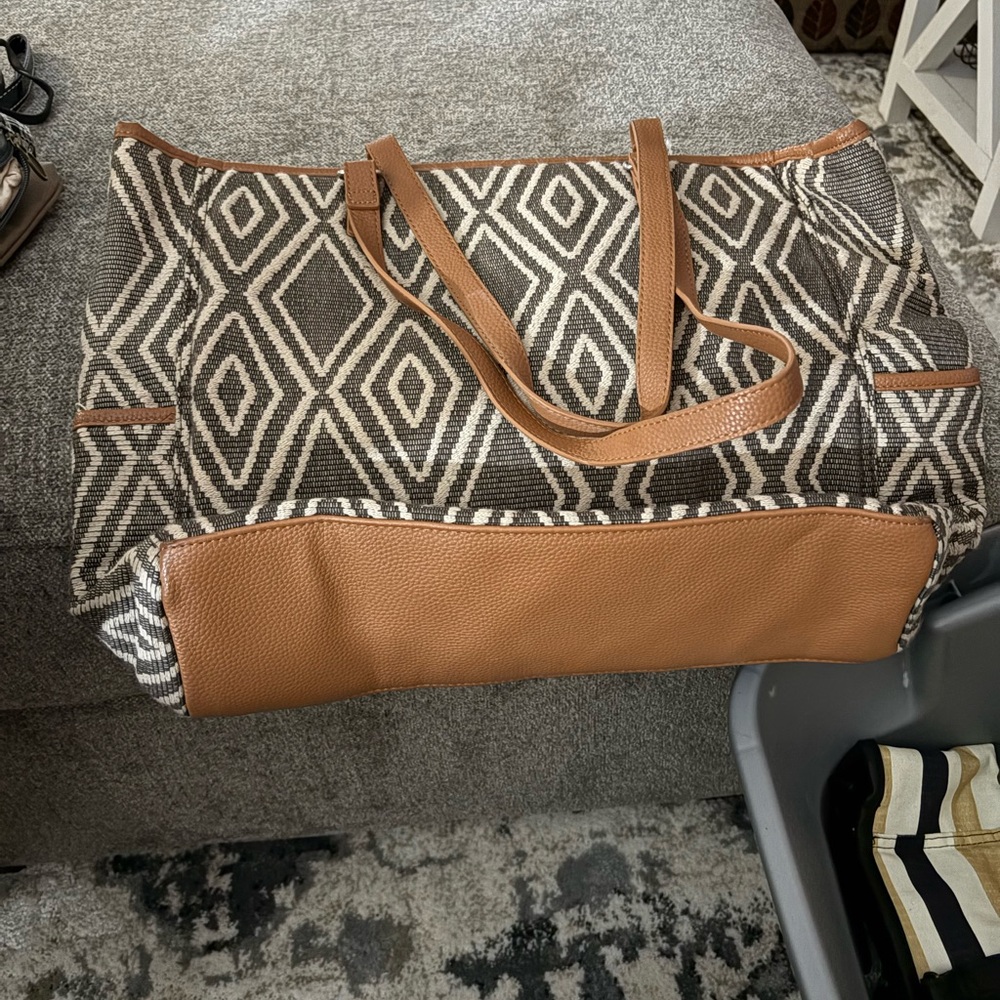 Thirty-One Tan and Cream Texture Geometric Cindy Tote